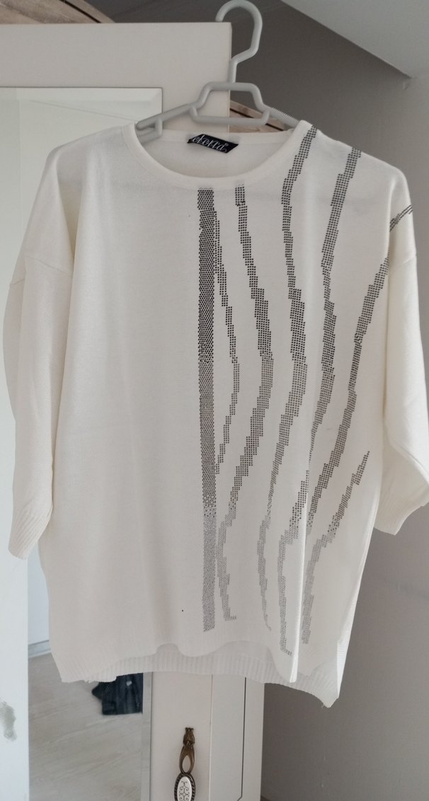 Gri Desenli Beyaz Kadın Kısa Örgü Kazak - Görsel 3