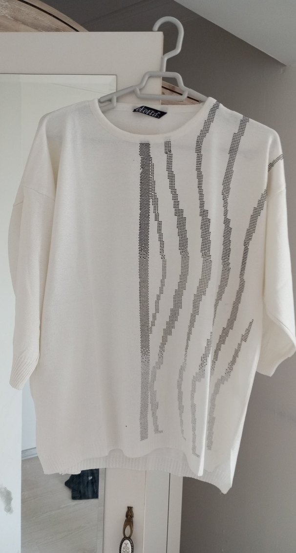 Gri Desenli Beyaz Kadın Kısa Örgü Kazak - Görsel 2