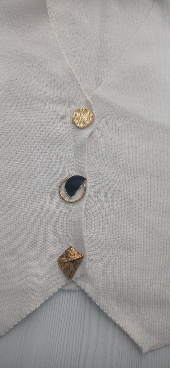 Düğmeli Bej Hırka - Görsel 2