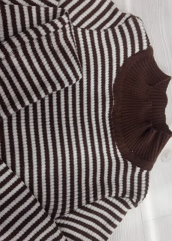 Kahverengi Çizgili Boğazlı Triko Bluz - Görsel 3