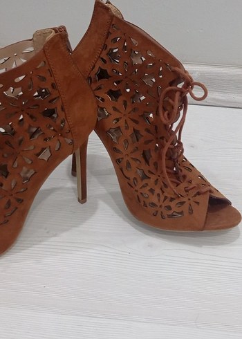 Kahverengi Süet Çiçek Desenli Stiletto - Görsel 2