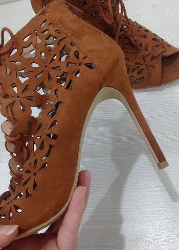 Kahverengi Süet Çiçek Desenli Stiletto - Görsel 4