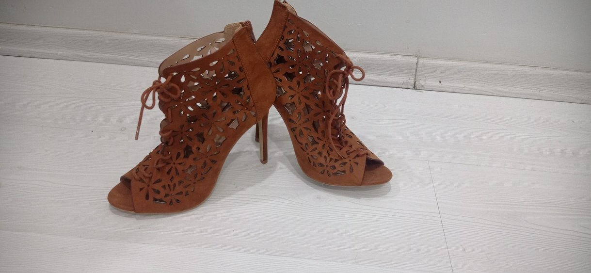 Kahverengi Süet Çiçek Desenli Stiletto - Görsel 2