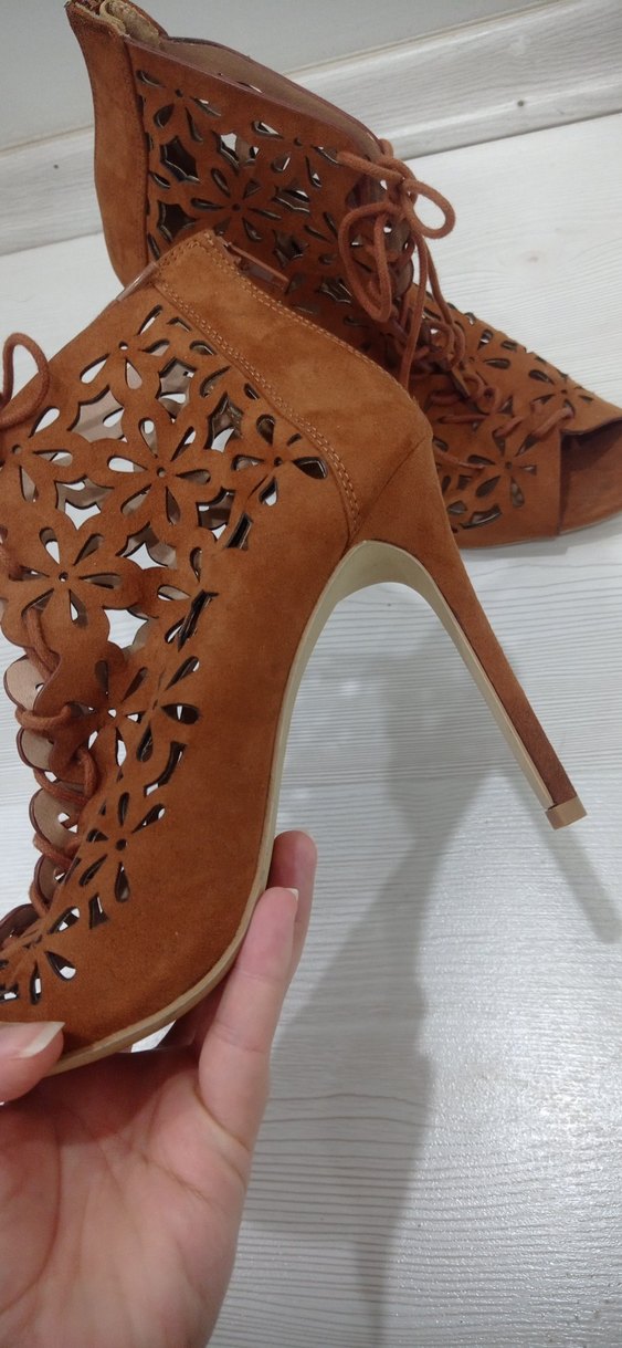 Kahverengi Süet Çiçek Desenli Stiletto - Görsel 4