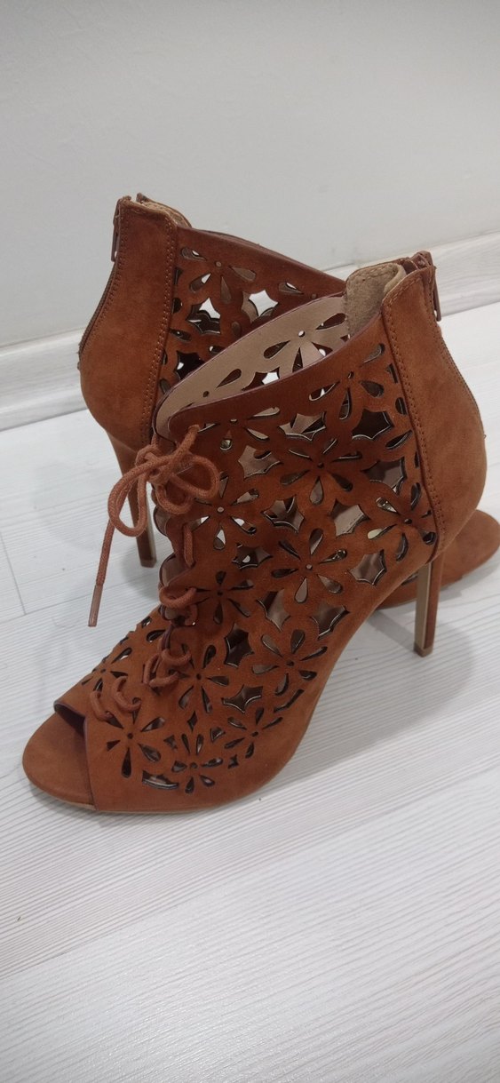 Kahverengi Süet Çiçek Desenli Stiletto - Görsel 3