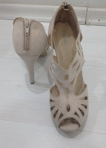 Bej Süet Kadın İnce Topuklu Ayakkabı - Görsel 3