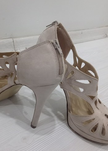 Bej Süet Kadın İnce Topuklu Ayakkabı - Görsel 2