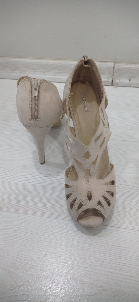 Bej Süet Kadın İnce Topuklu Ayakkabı - Görsel 3