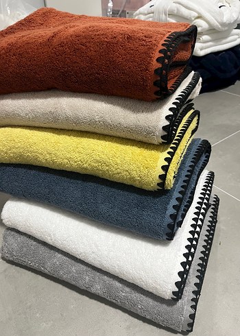  Beden Nakışlı Çok Renkli Banyo havlusu