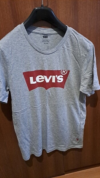 Lewis tişört 