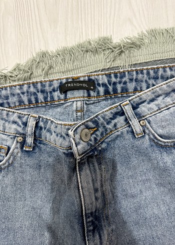 Dizleri Yırtık Gri Bol Kesim Kadın Kot Pantolon - Görsel 3