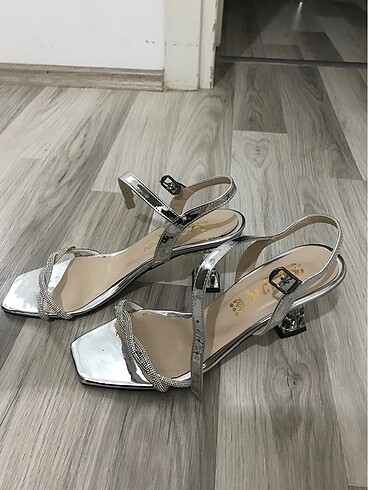39 Beden Abiye sandalet