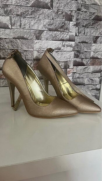 Flo Ayakkabı Gold topuklu ayakkabı