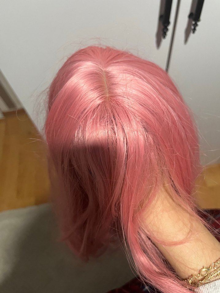 Parlak Pembe Uzun Dalgalı cosplay Sentetik Peruk - Görsel 3