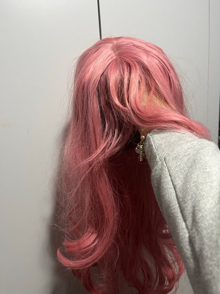Parlak Pembe Uzun Dalgalı cosplay Sentetik Peruk - Görsel 4