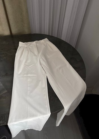 Beyaz Pilili Kadın Kumaş Pantolon