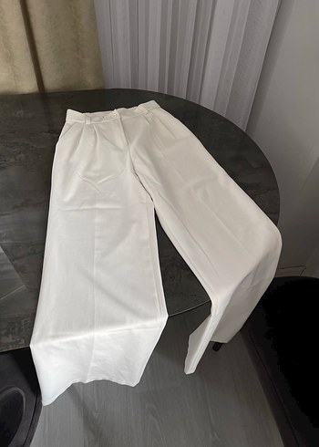 Diğer Beyaz Pilili Kadın Kumaş Pantolon