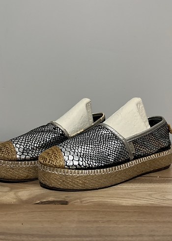 Valentino Gri Yılan Desenli Dolgu Topuklu Espadril