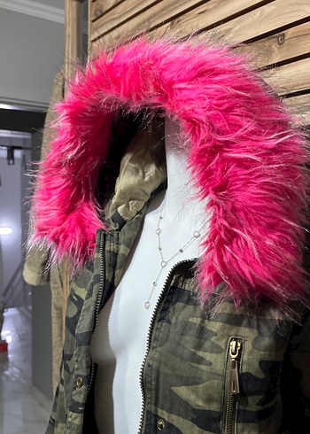 Diğer Kadın Pembe Kürklü Kamuflaj Uzun Mont