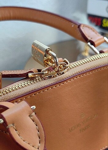 Louis Vuitton LV yeni model Kol çantası