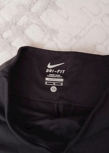 Bershka nike kısa tayt