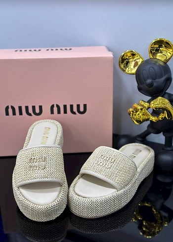 Miu Miu Beyaz Boncuk İşlemeli Platform Terlik