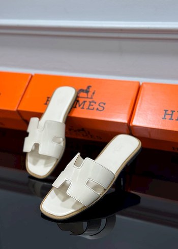 Hermes Beyaz Tokalı Stiletto Topuk Terlik