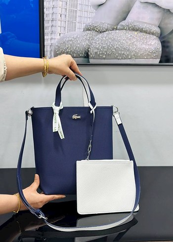 Lacoste bütün renkleriyle stokta