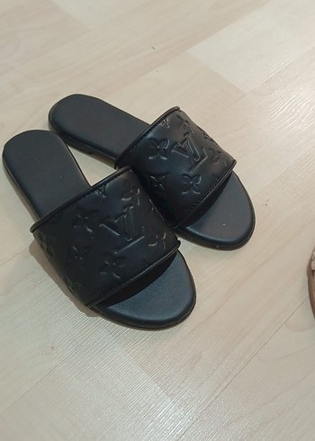 Dior Beyaz Nakışlı ve Boncuklu Kadın Terlik