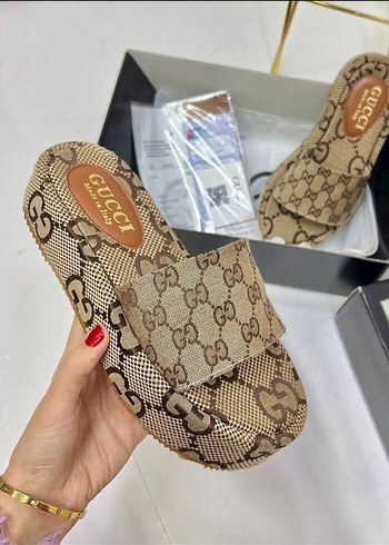 GUCCI Platform Topuklu Yılan Desenli Terlik