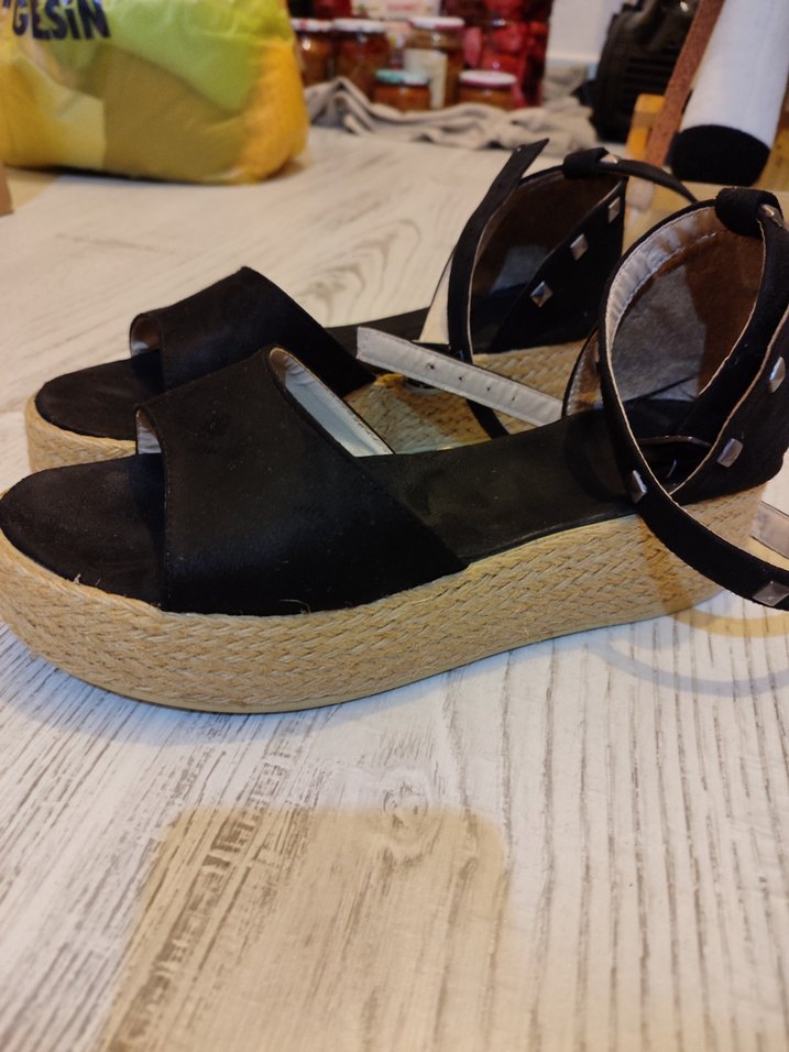 Siyah Bağcıklı Dolgu Topuk Kadın Sandalet - Görsel 2