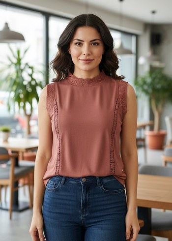 Dantel Detaylı Bej Kolsuz Bluz - Görsel 3