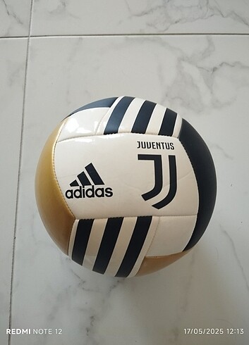 Adidas Juventus futbol topu