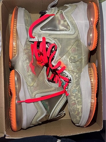 Lebron 19