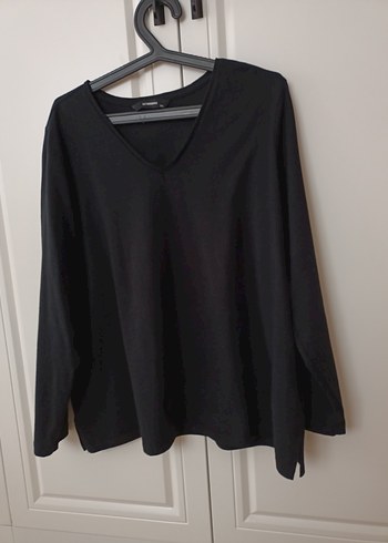 Siyah V Yaka uzun kollu yanlardan yırtmaçlı Kadın penye  tişört. - Görsel 2