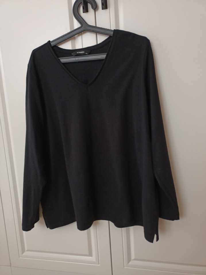 Siyah V Yaka uzun kollu yanlardan yırtmaçlı Kadın penye  tişört. - Görsel 2