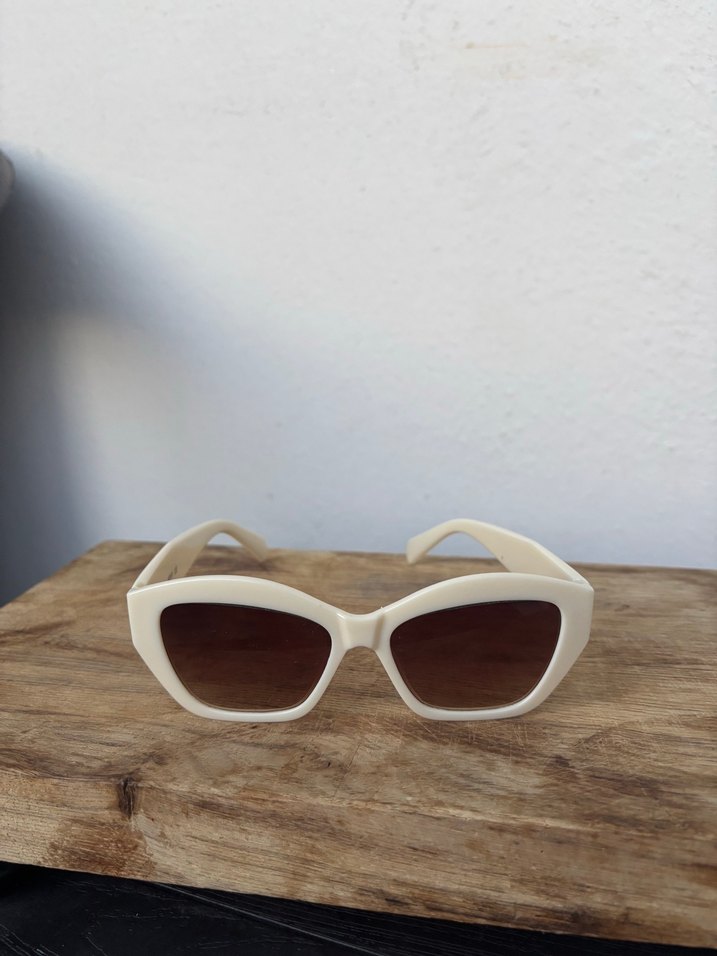 Şeffaf Bej Parisian Tarzı Kadın Güneş Gözlüğü - Görsel 2