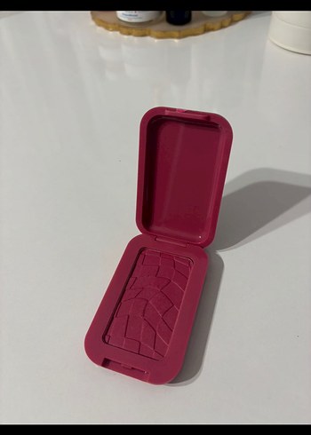 NYX Buttermelt Koyu Bordo Allık - Görsel 2