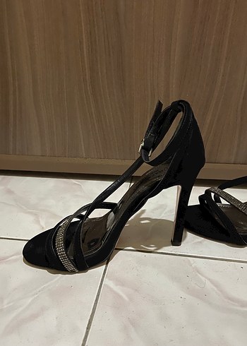 37 Beden siyah Renk Taşlı siyah topuklu ayakkabı