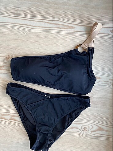 Tek Omuz Bikini Ve Siyah Bikini Altı