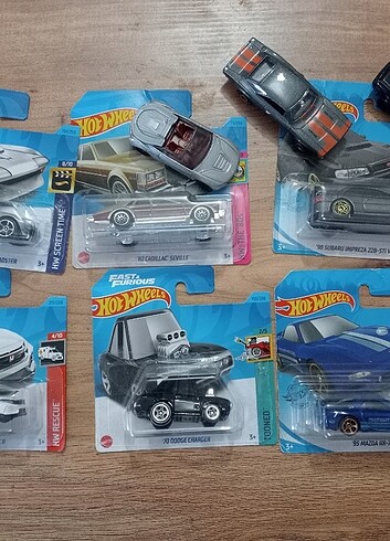 9 adet hot wheels 