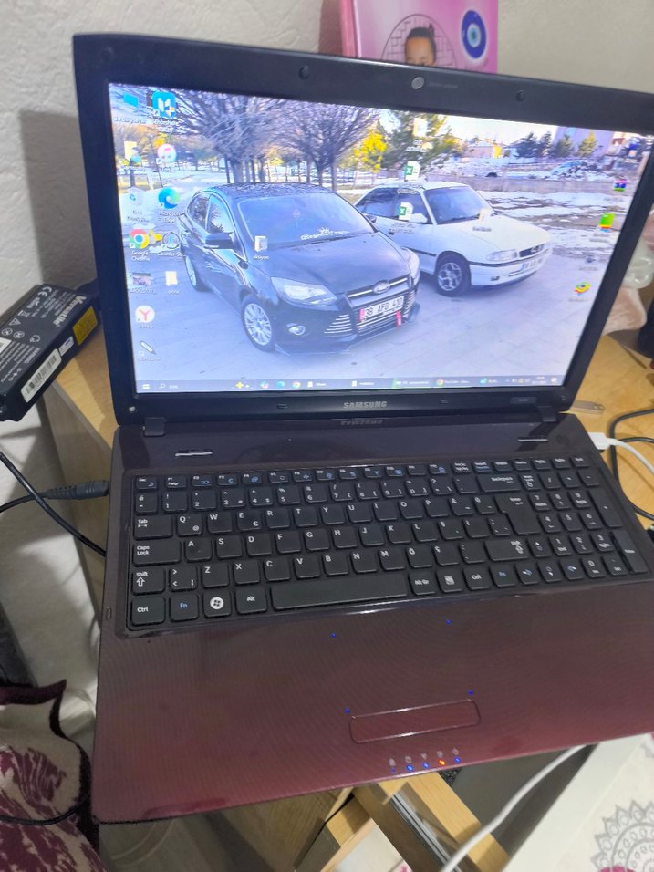 Samsung leptop i5 işlemcili 8 tam SSD li - Görsel 2