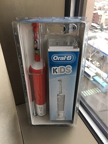 46 Beden çeşitli Renk Braun Oral B Toy Story şarjlı diş fırçası