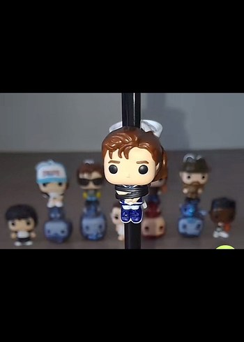 Çeşitli Stranger Things Funko ve Kinder Figürleri