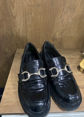 Klasik Siyah Parlak Deri Tokalı Kadın Loafer