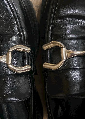 Stradivarius Klasik Siyah Parlak Deri Tokalı Kadın Loafer