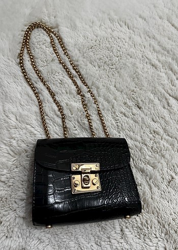 Zincir Detaylı Siyah Yılan Derisi Desenli Deri Çanta - Görsel 3