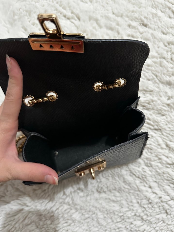 Zincir Detaylı Siyah Yılan Derisi Desenli Deri Çanta - Görsel 4