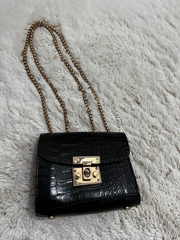 Zincir Detaylı Siyah Yılan Derisi Desenli Deri Çanta - Görsel 3