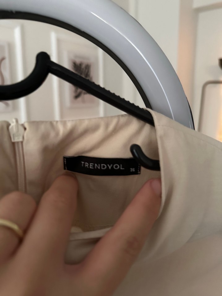 Bej Uzun Keten Elbise, Fırfırlı, Bol Kesim - Görsel 3